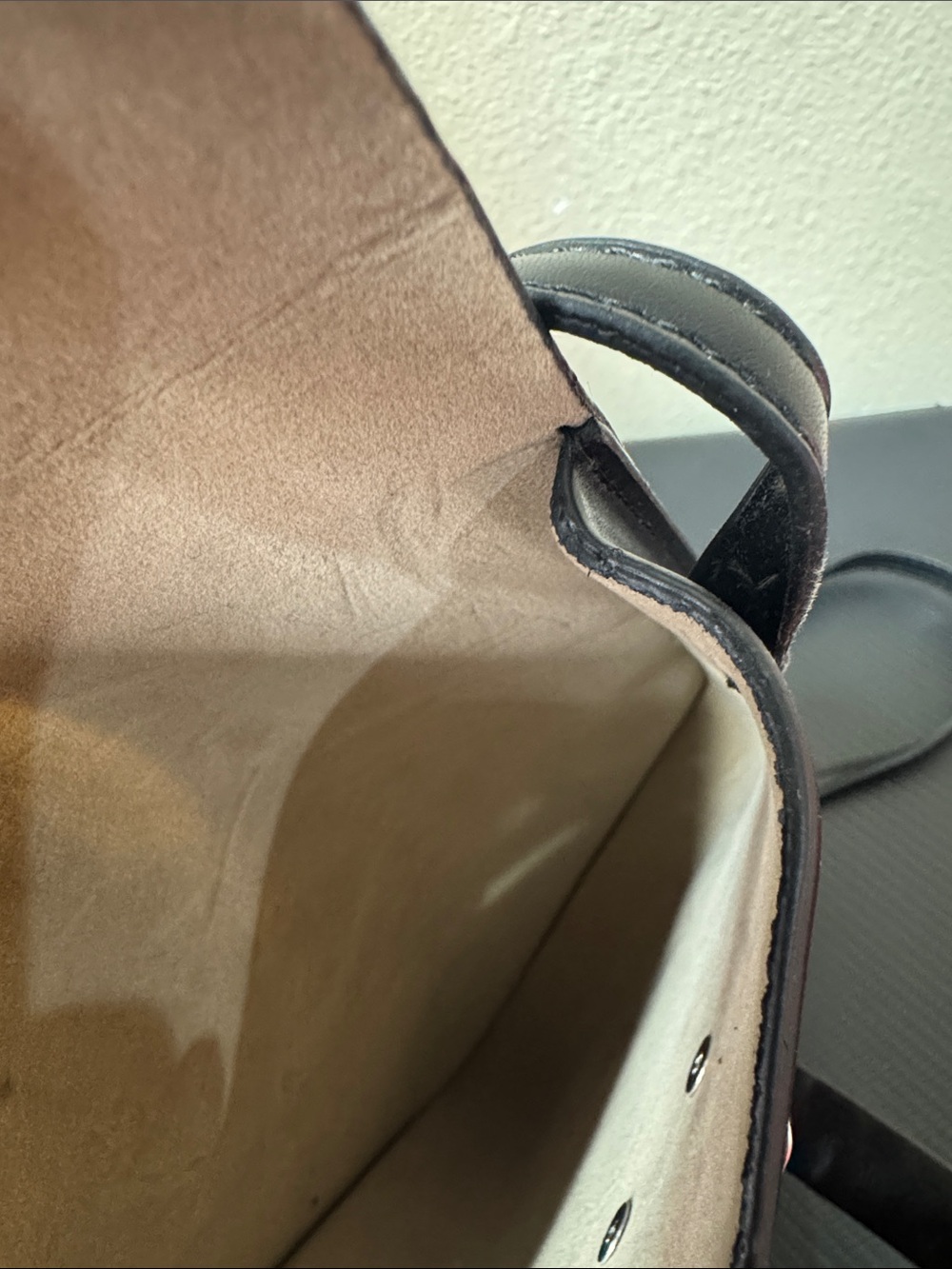 Classic Black Crossbody Leather Phone Pouch - Unbranded - Picture 2 of 3